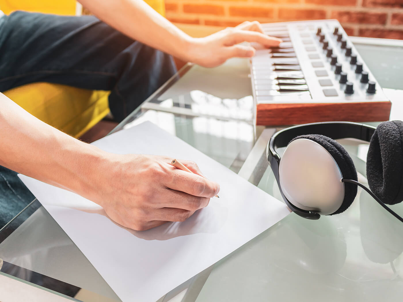 SONGWRITING CLASSES ONLINE